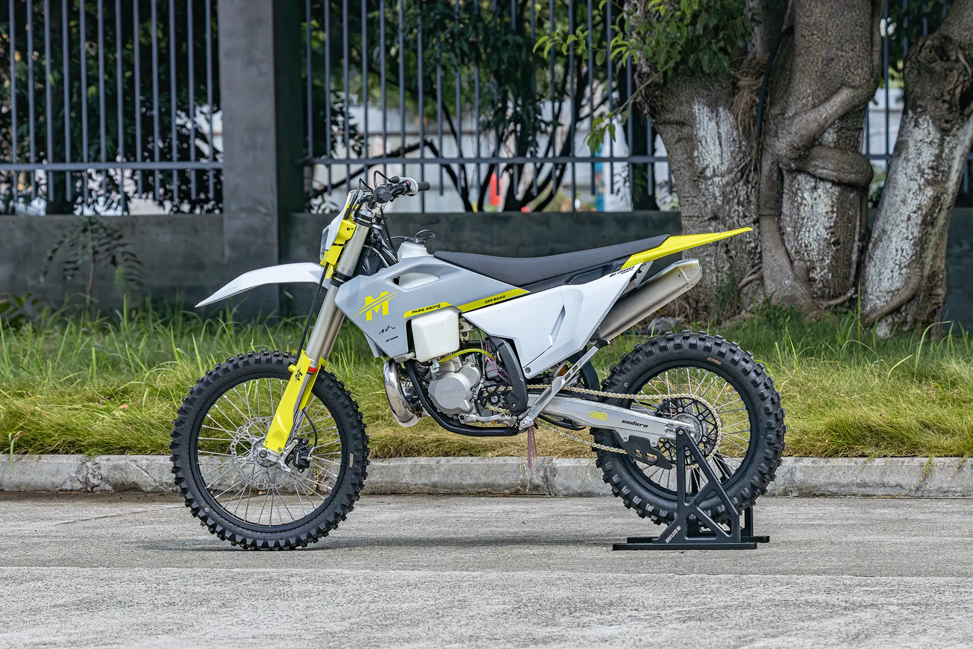 miura-moto-e300enduro-left-view