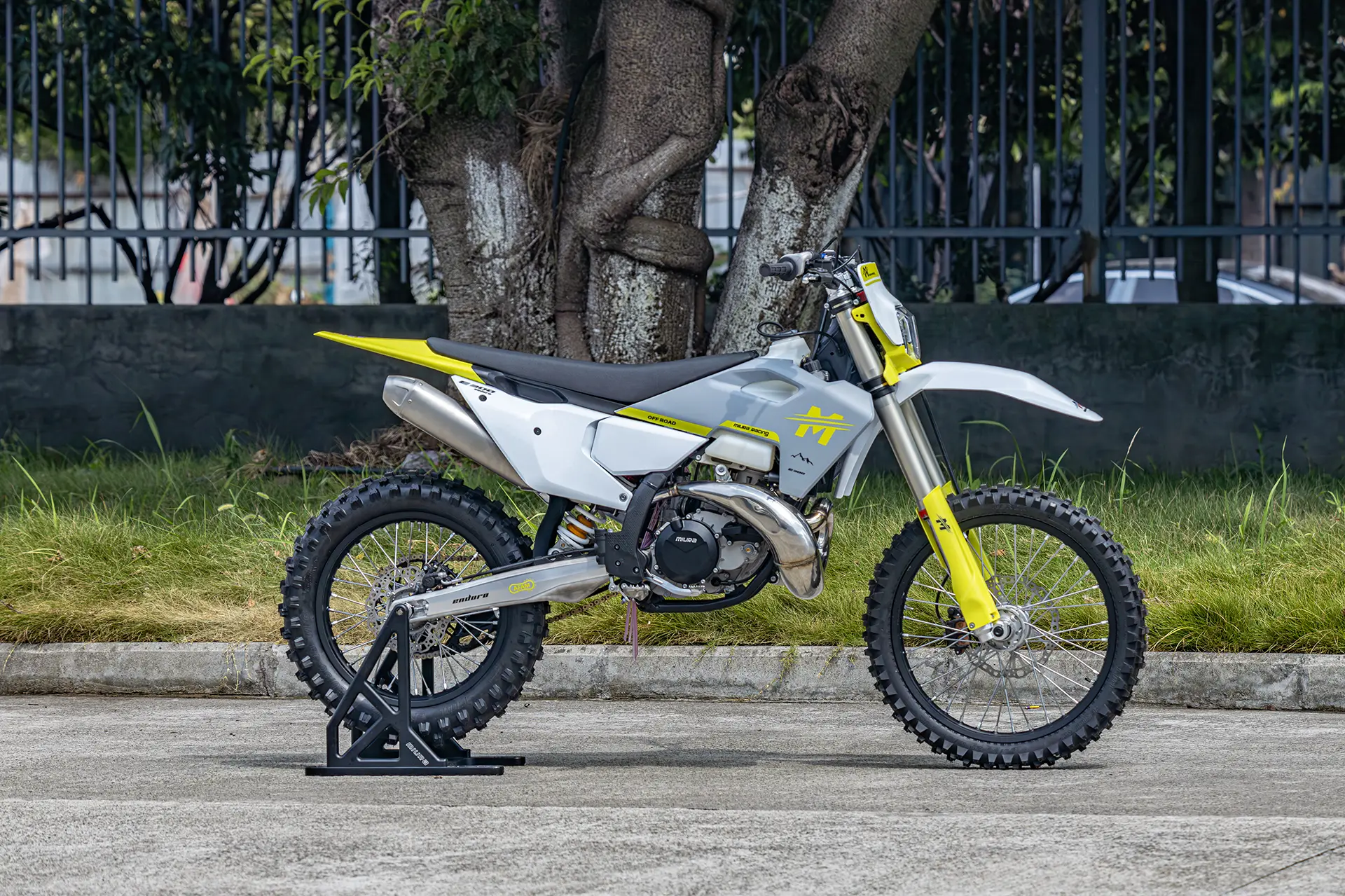 miura-moto-e300enduro-right-view