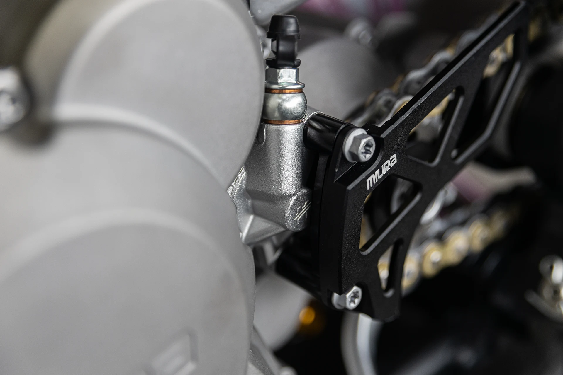 miura-moto-e300-details-clutch-pump