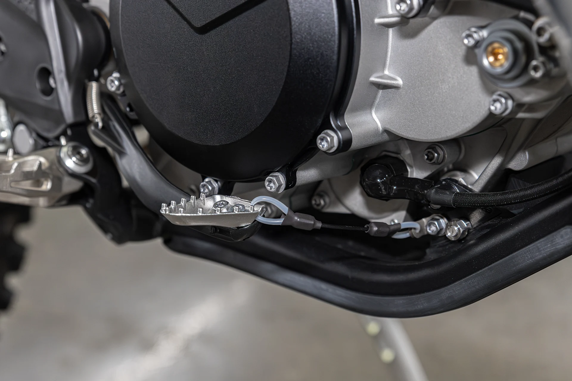 miura-moto-e300-details-shifter-lever