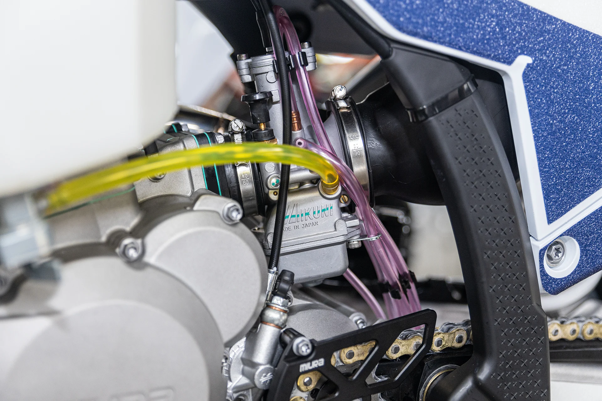 miura-moto-e300-details-carburetor