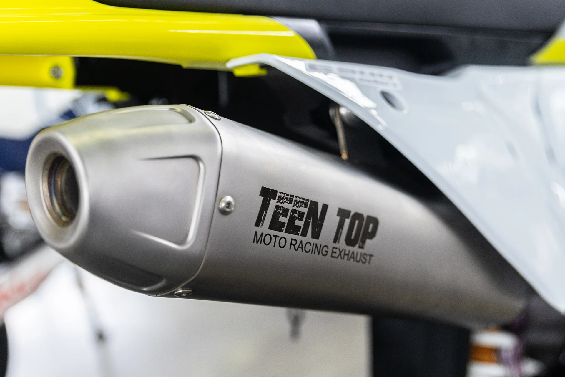 miura-moto-e300-details-exhaust1